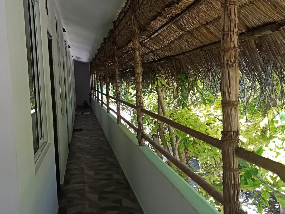 Dhangethi Inn Экстерьер фото